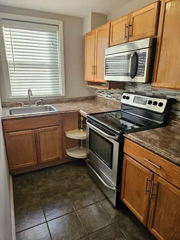 $2,100 | 53 Chaplin Street, Unit 1, Pawtucket, RI 02861