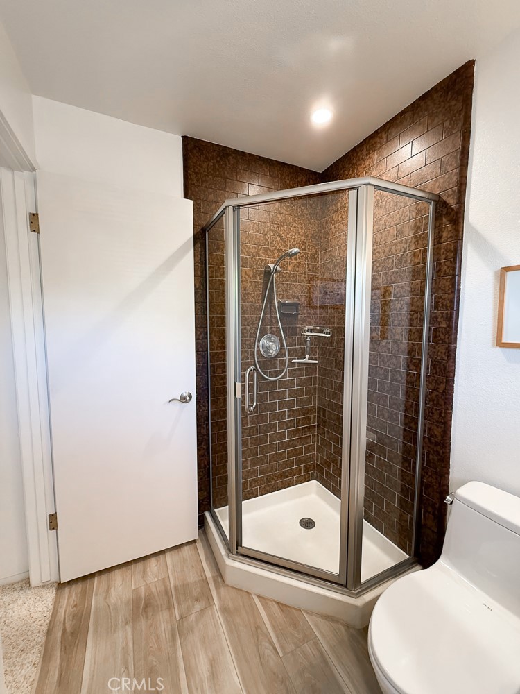 557 Lucerne Street Cayucos, CA 93430 - Photo 27 of 51 Upstairs bathroom