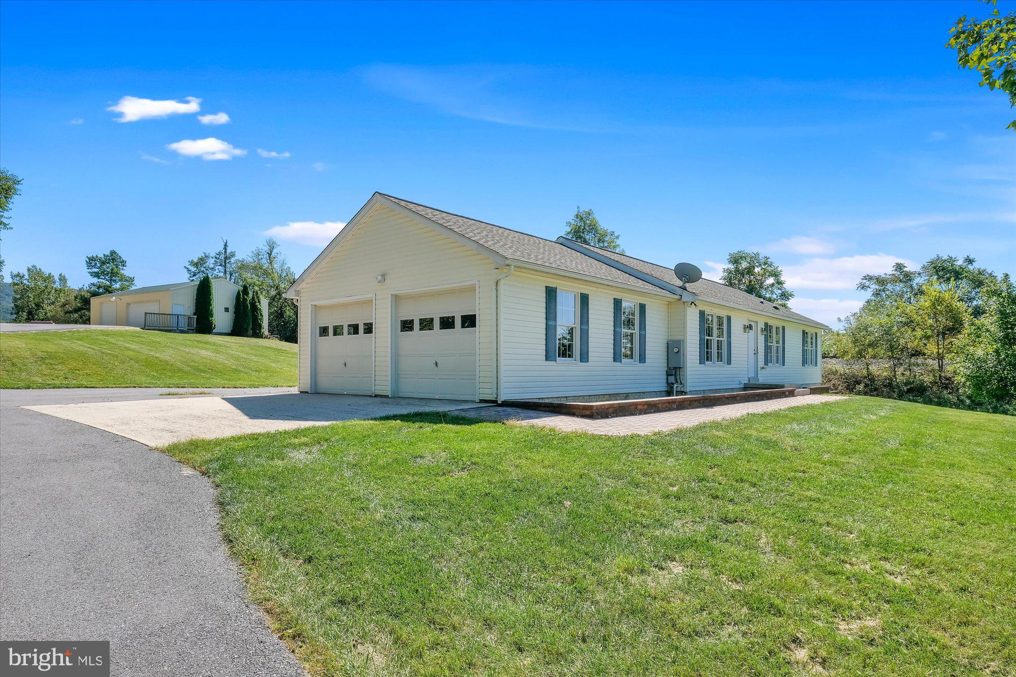 12039 Itnyre Road Smithsburg, MD 21783 - Photo 2 of 35 Attached Garage
