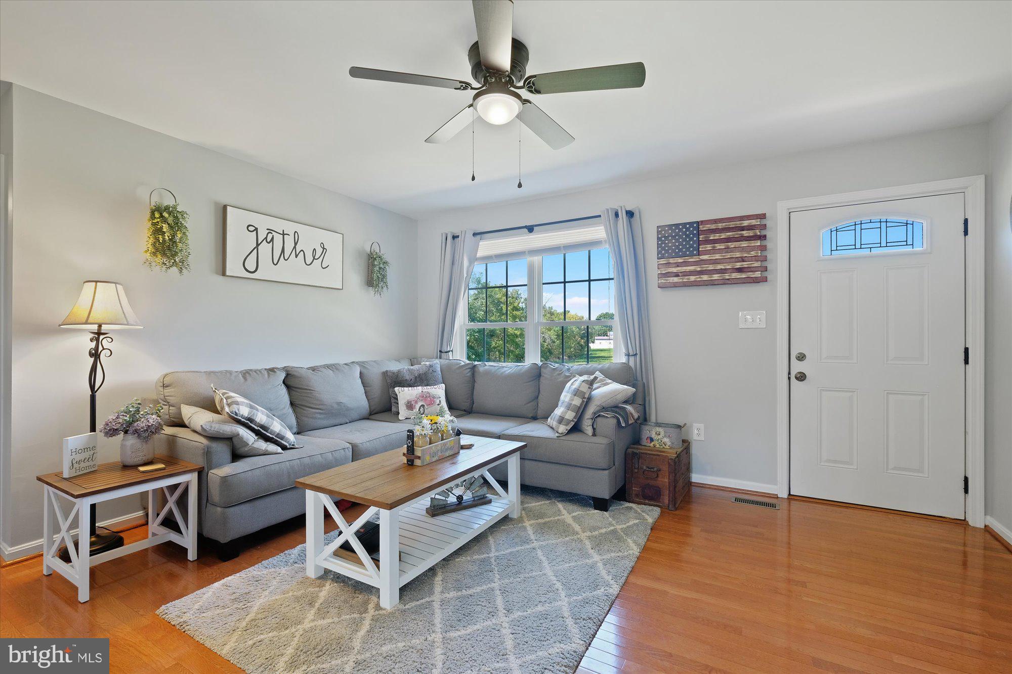 12039 Itnyre Road Smithsburg, MD 21783 - Photo 14 of 35 Living Room