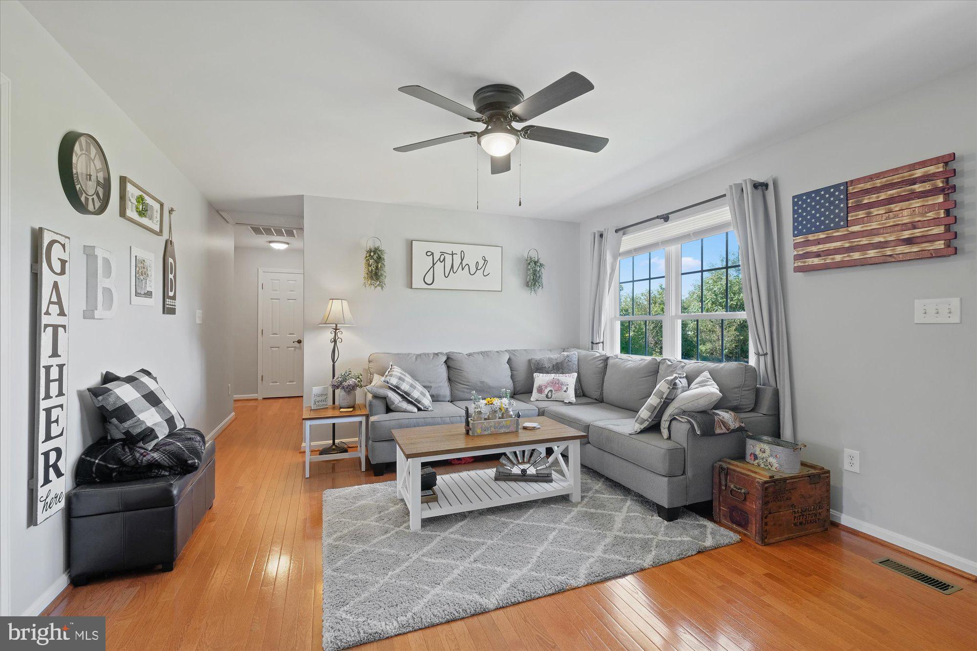 12039 Itnyre Road Smithsburg, MD 21783 - Photo 16 of 35 Living Room