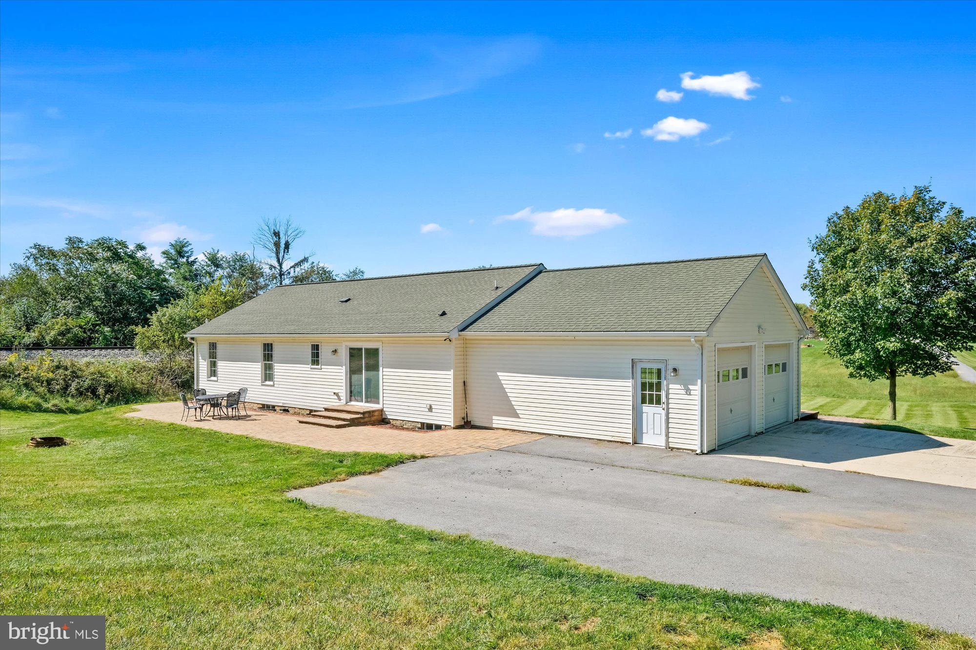 12039 Itnyre Road Smithsburg, MD 21783 - Photo 4 of 35 Plenty of parking