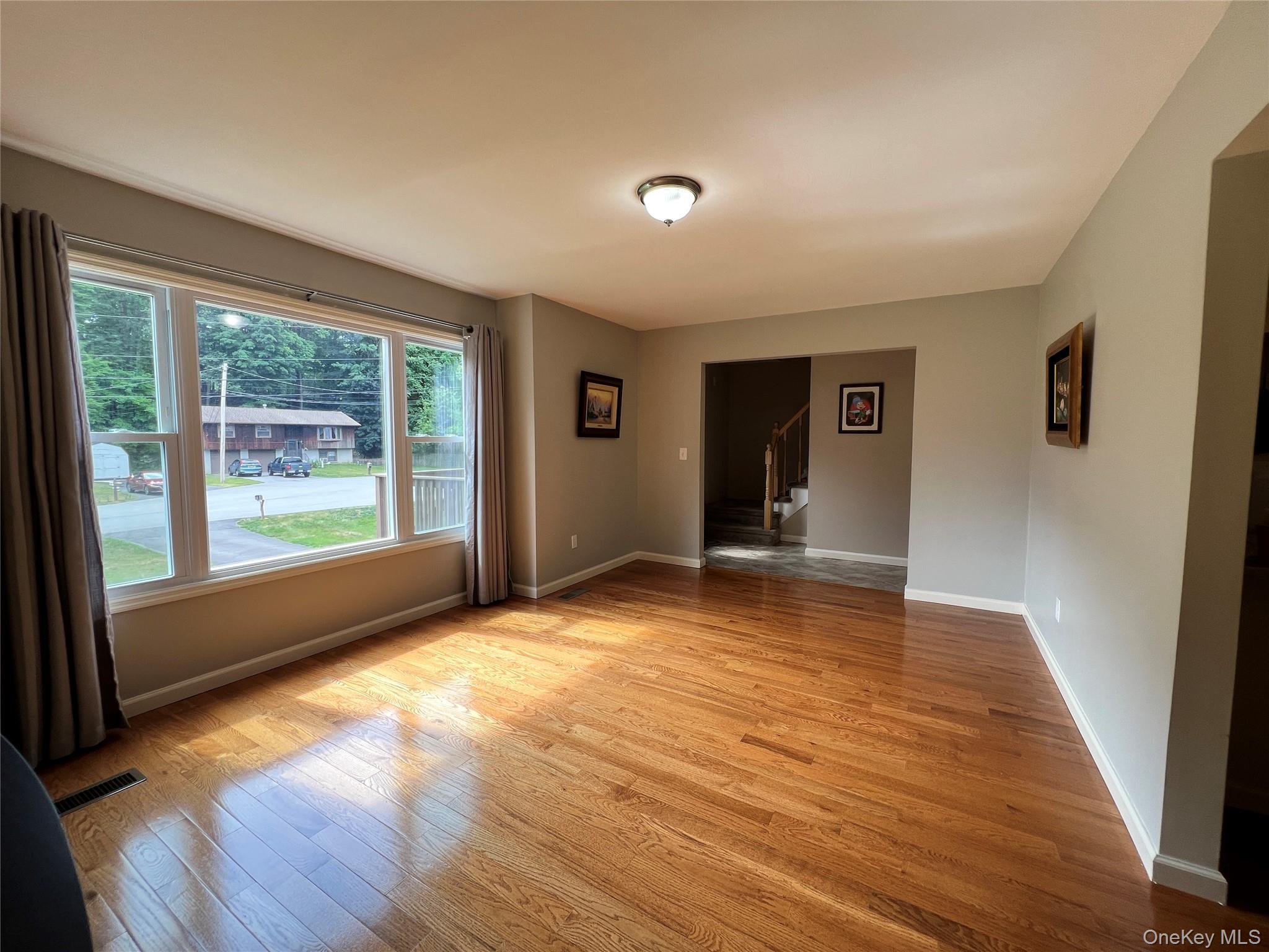 50 Raker Road Poughkeepsie, NY 12603 - Photo 4 of 36