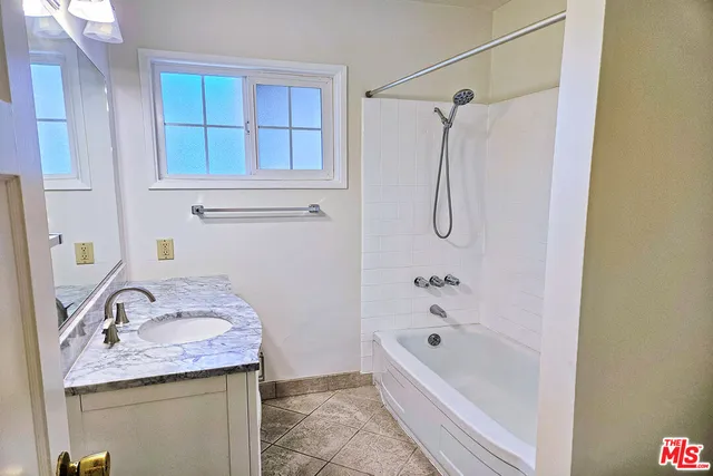 $3,750 | 9966 Glencrest Circle, Burbank, CA 91504