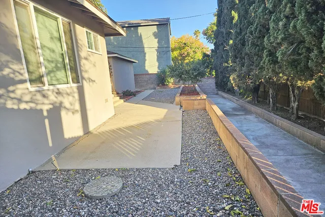 $3,750 | 9966 Glencrest Circle, Burbank, CA 91504