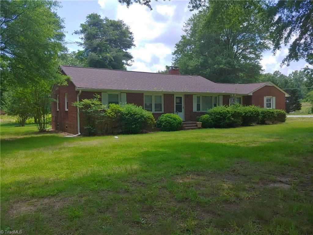 121 Cardinal Road Madison, NC 27025 - Photo 1 of 18 Front Left view