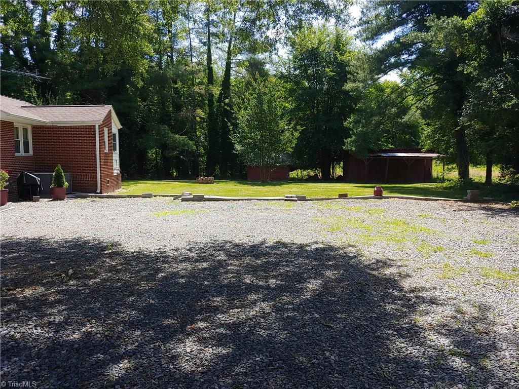 121 Cardinal Road Madison, NC 27025 - Photo 4 of 18 Right Rear
