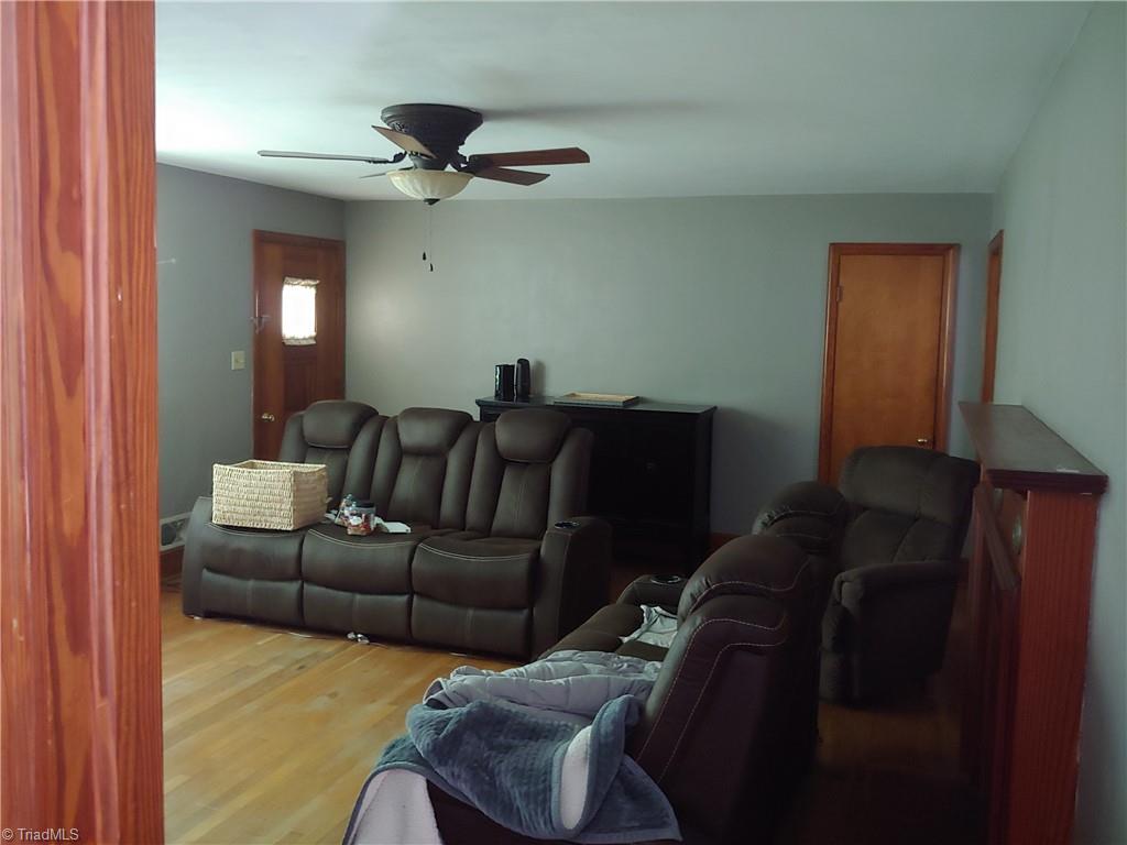 121 Cardinal Road Madison, NC 27025 - Photo 9 of 18 Living Rm
