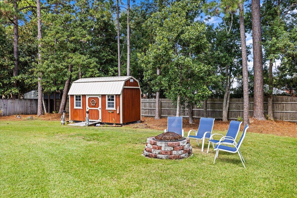 306 Tala Way Niceville, FL 32578 - Photo 38 of 47 a backyard of a house with table and chairs