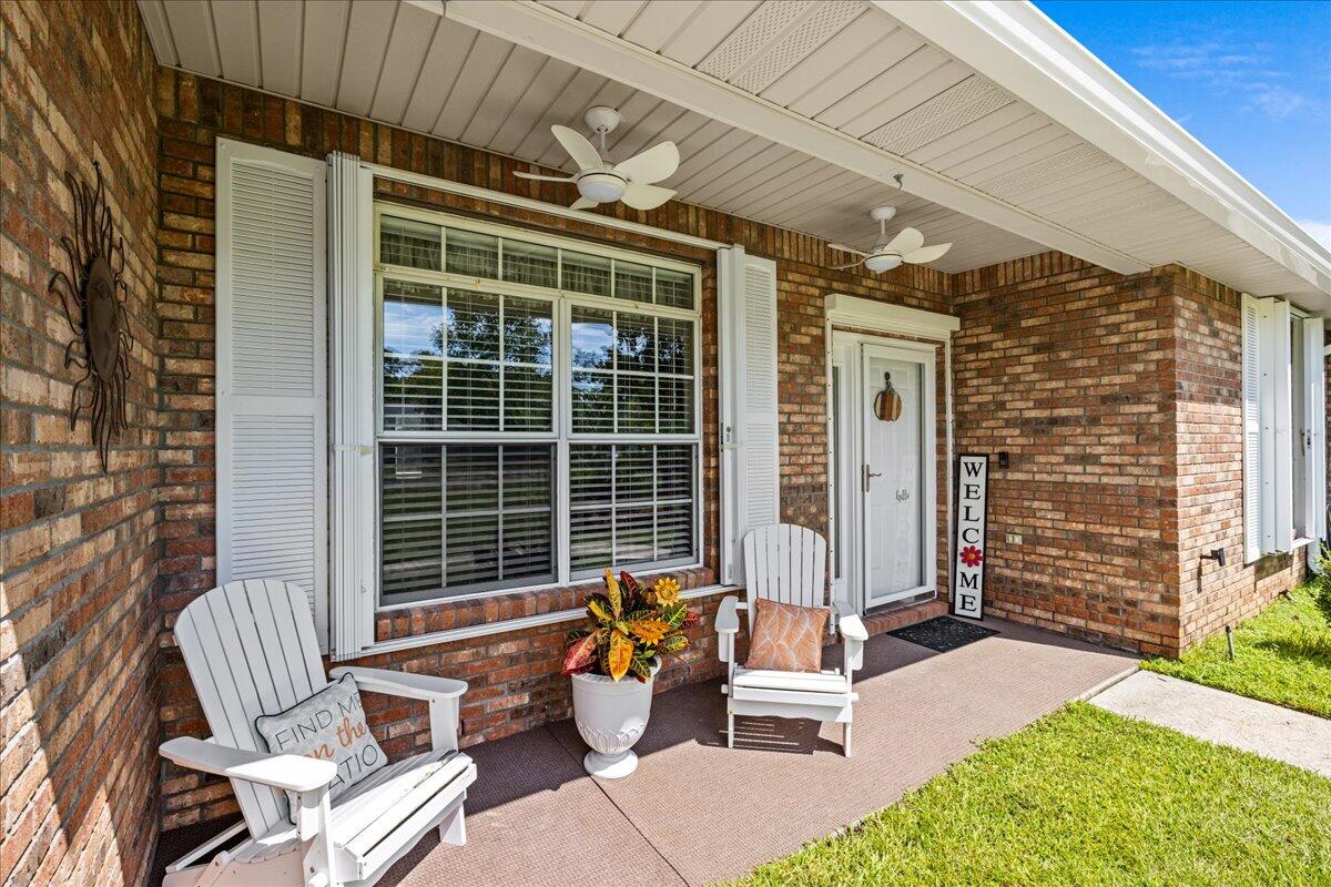 306 Tala Way Niceville, FL 32578 - Photo 4 of 47 a view of a patio with a table and chairs