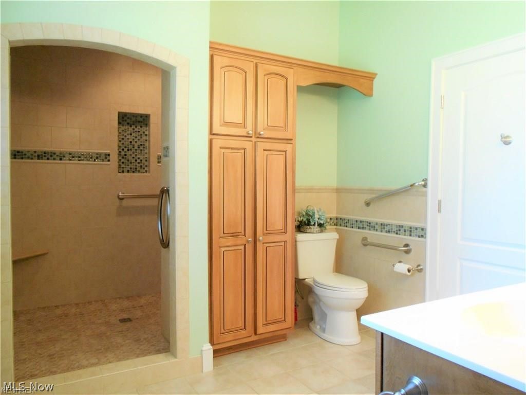 287 Holdren Road Little Hocking, OH 45742 - Photo 19 of 35 Master bathroom with walk-in closet