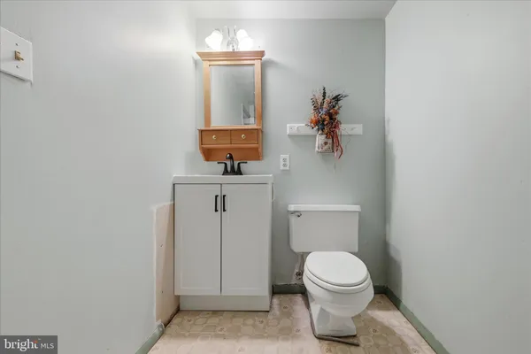 $610,000 | 126 Applewood Court, Hamilton, VA 20158