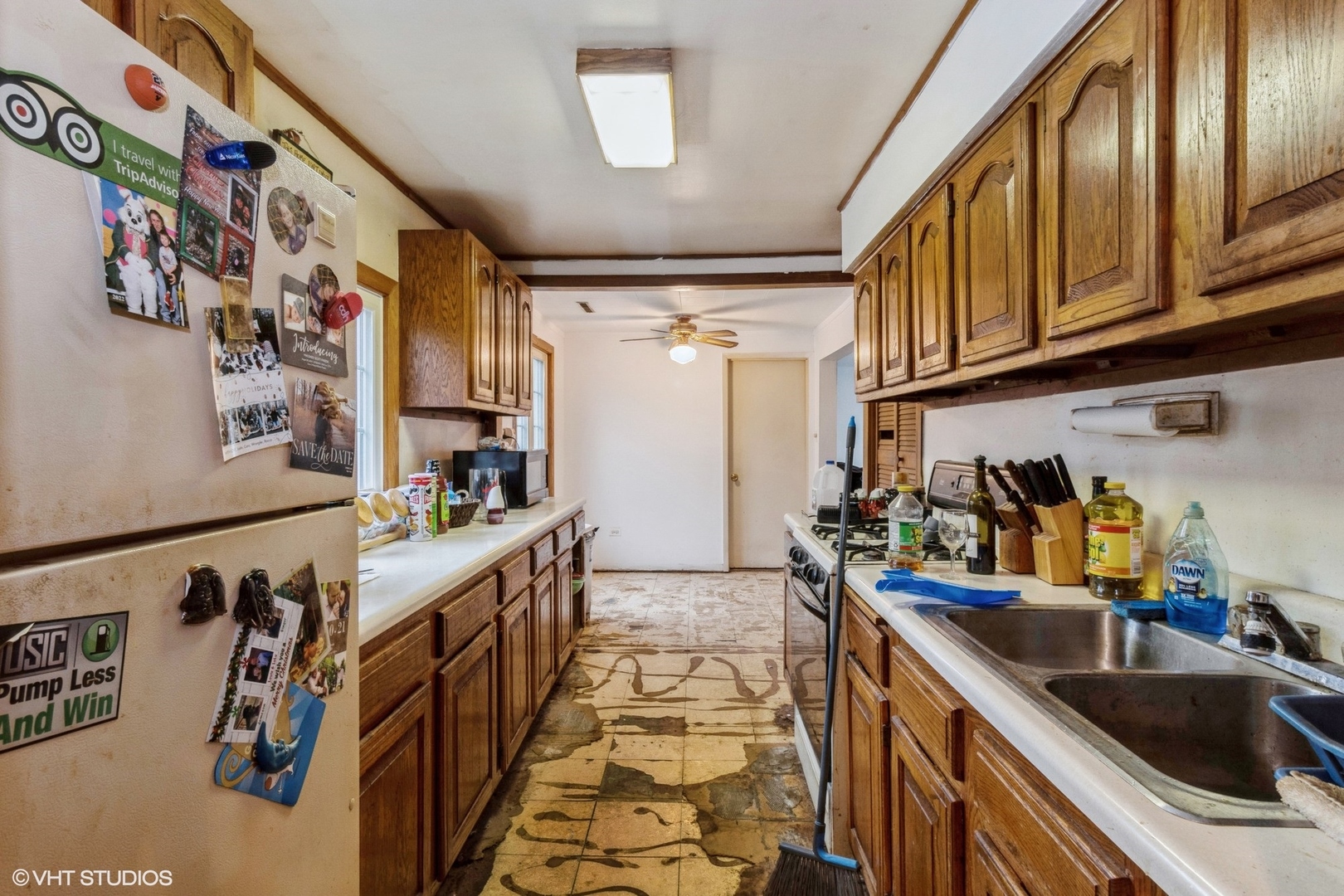 4341 Ruby Street Schiller Park, IL 60176 - Photo 5 of 10 a kitchen with lots of counter top space