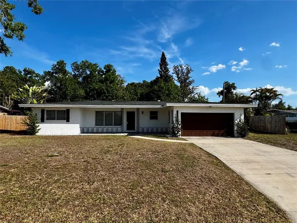 $2,400 | 2624 Sunnybrook Drive, Sarasota, FL 34239