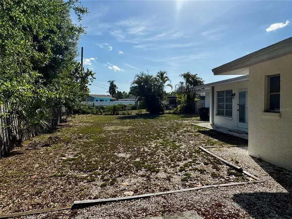 $2,400 | 2624 Sunnybrook Drive, Sarasota, FL 34239