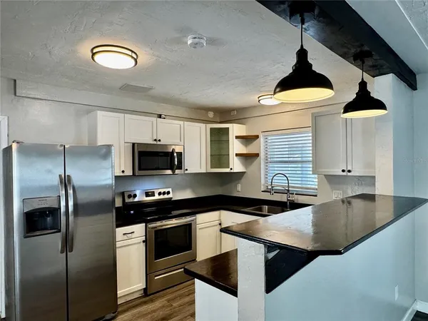 $2,400 | 2624 Sunnybrook Drive, Sarasota, FL 34239