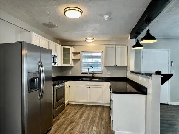 $2,400 | 2624 Sunnybrook Drive, Sarasota, FL 34239