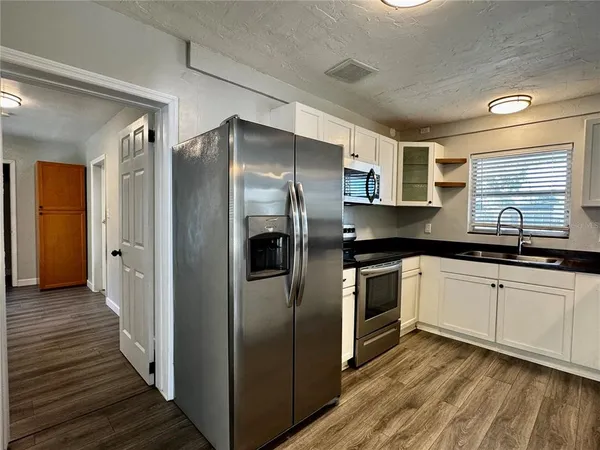 $2,400 | 2624 Sunnybrook Drive, Sarasota, FL 34239