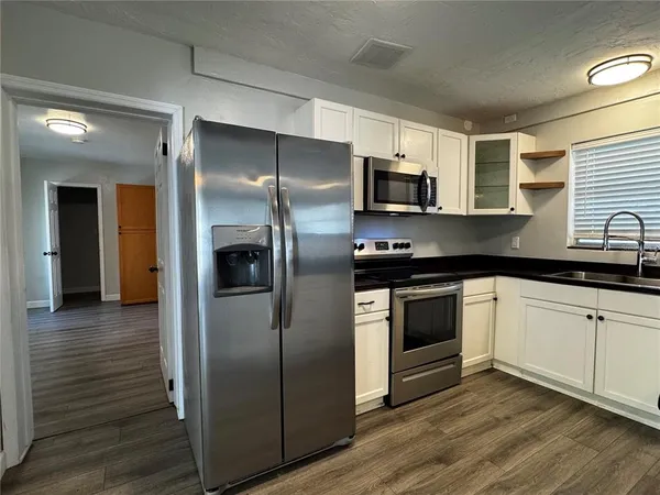 $2,400 | 2624 Sunnybrook Drive, Sarasota, FL 34239