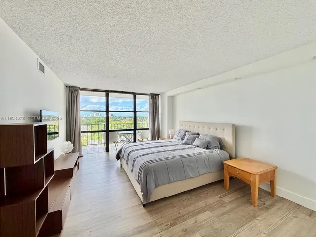 $2,800 | 1000 Parkview Drive, Unit 723, Hallandale Beach, FL 33009