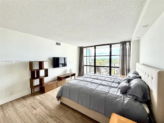 $2,800 | 1000 Parkview Drive, Unit 723, Hallandale Beach, FL 33009