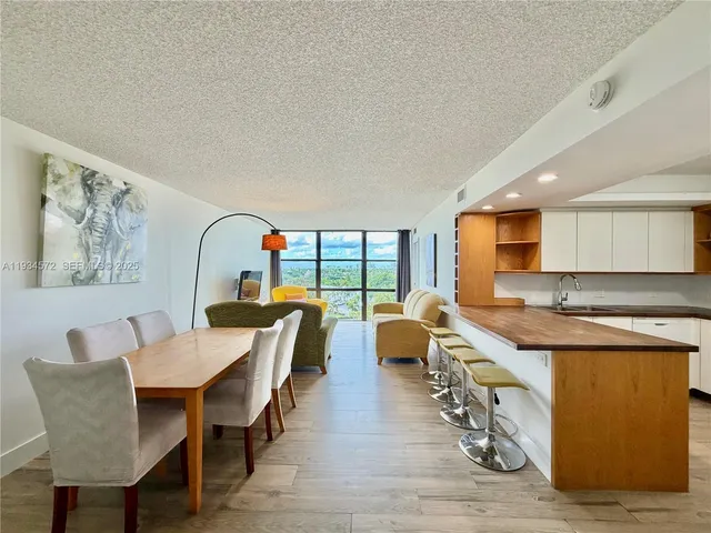 $2,800 | 1000 Parkview Drive, Unit 723, Hallandale Beach, FL 33009