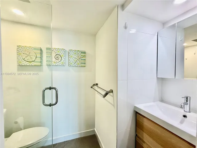 $2,800 | 1000 Parkview Drive, Unit 723, Hallandale Beach, FL 33009