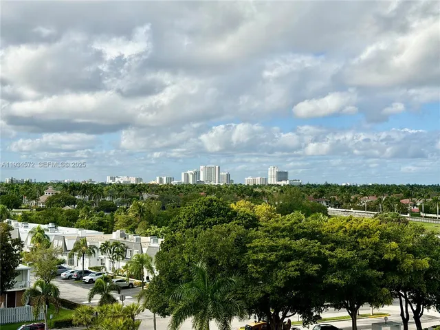 $2,800 | 1000 Parkview Drive, Unit 723, Hallandale Beach, FL 33009