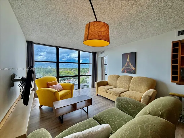 $2,800 | 1000 Parkview Drive, Unit 723, Hallandale Beach, FL 33009