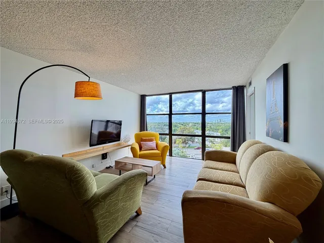 $2,800 | 1000 Parkview Drive, Unit 723, Hallandale Beach, FL 33009