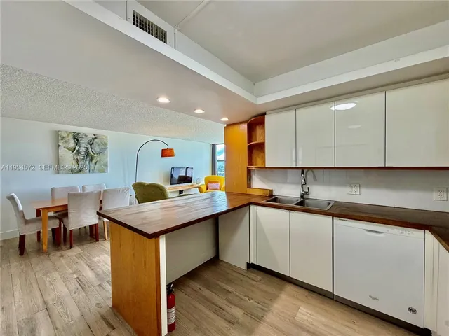 $2,800 | 1000 Parkview Drive, Unit 723, Hallandale Beach, FL 33009