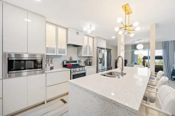 $585,000 | 1802 Lakeshore Drive, Unit 6, St. Joseph, MI 49085