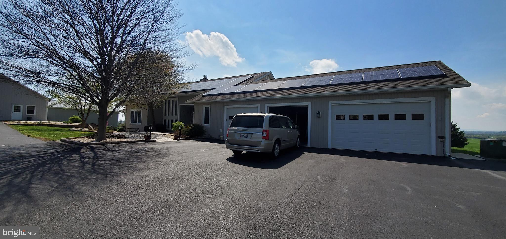 8014 Mapleville Road Boonsboro, MD 21713 - Photo 5 of 109 Attached Garage