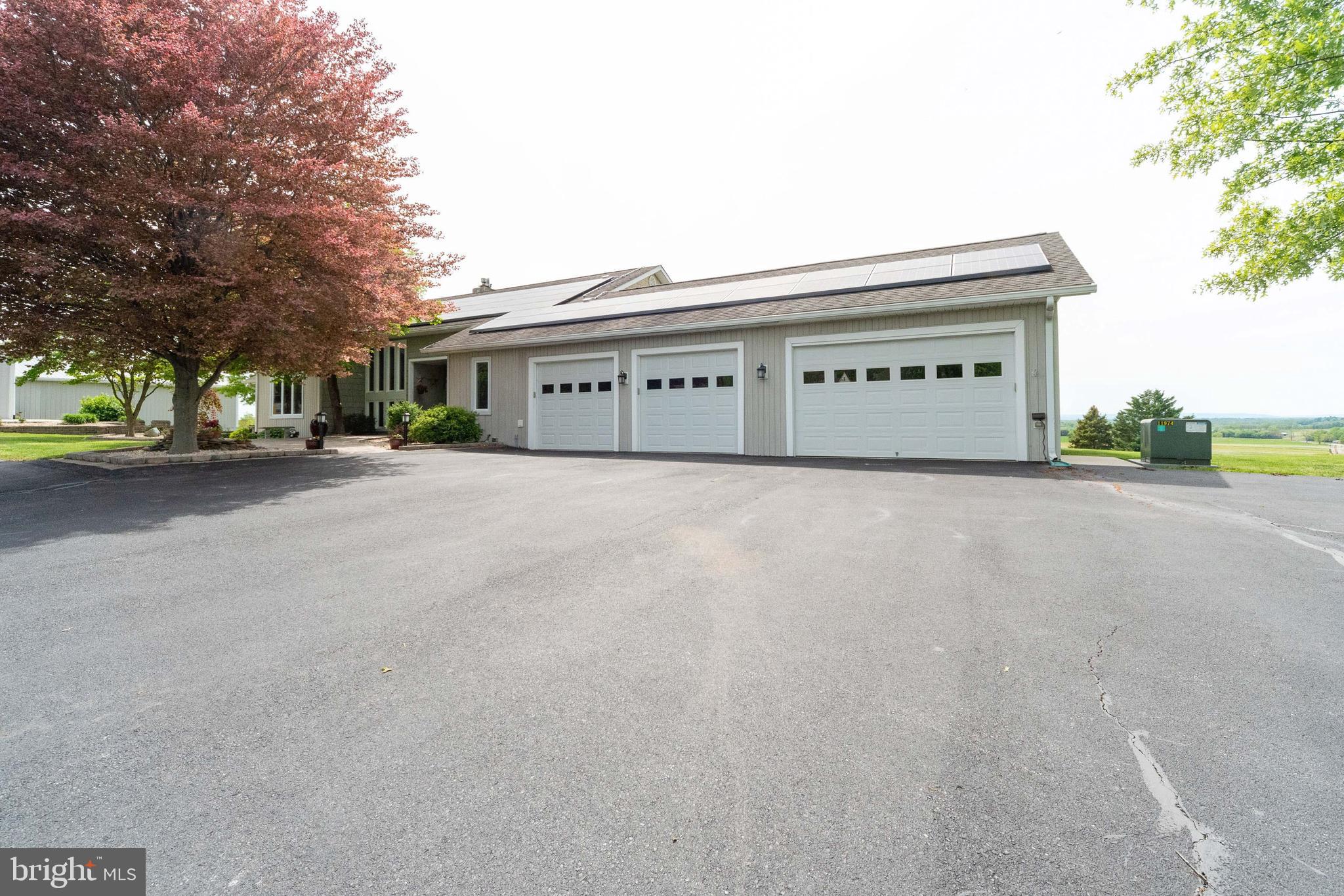 8014 Mapleville Road Boonsboro, MD 21713 - Photo 7 of 109 Attached Garage