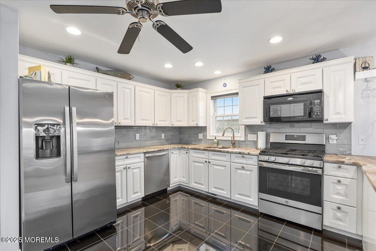 186 Flamingo Road Tuckerton, NJ 08087 - Photo 19 of 55 a kitchen with a refrigerator a sink and cabinets