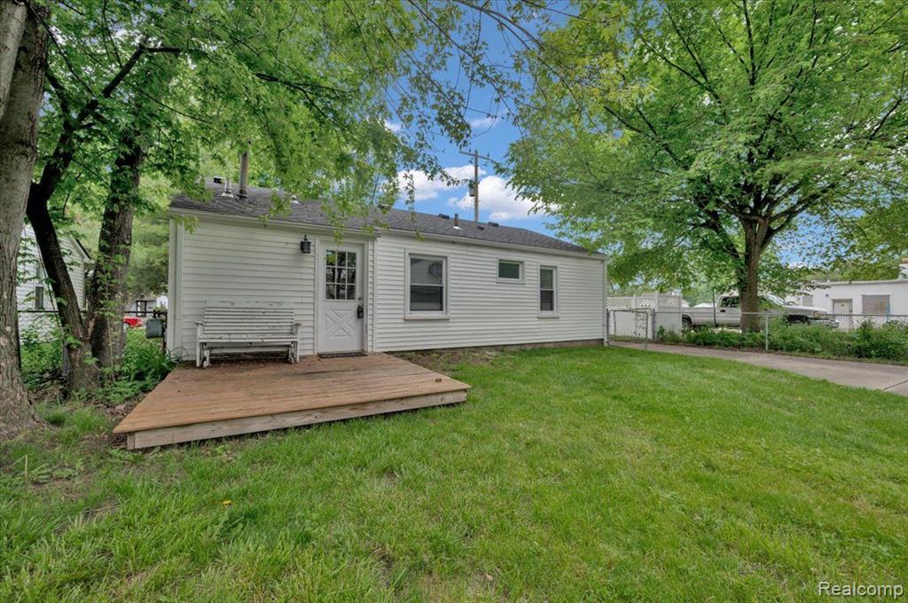 25107 Rosenbusch Boulevard Warren, MI 48089 - Photo 17 of 18