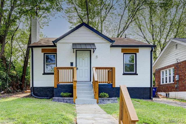 $1,900 | 1032 Charleville Avenue, St. Louis, MO 63119