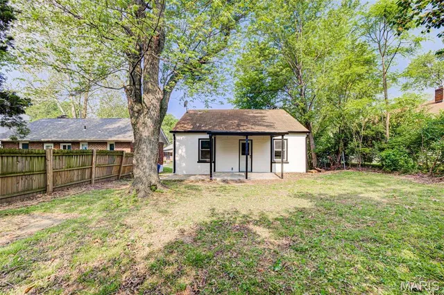 $1,900 | 1032 Charleville Avenue, St. Louis, MO 63119