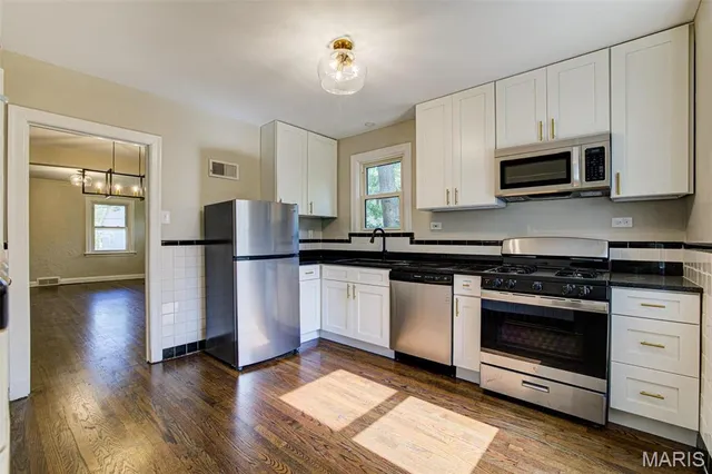 $1,900 | 1032 Charleville Avenue, St. Louis, MO 63119