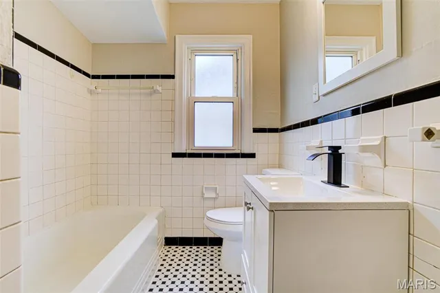 $1,900 | 1032 Charleville Avenue, St. Louis, MO 63119