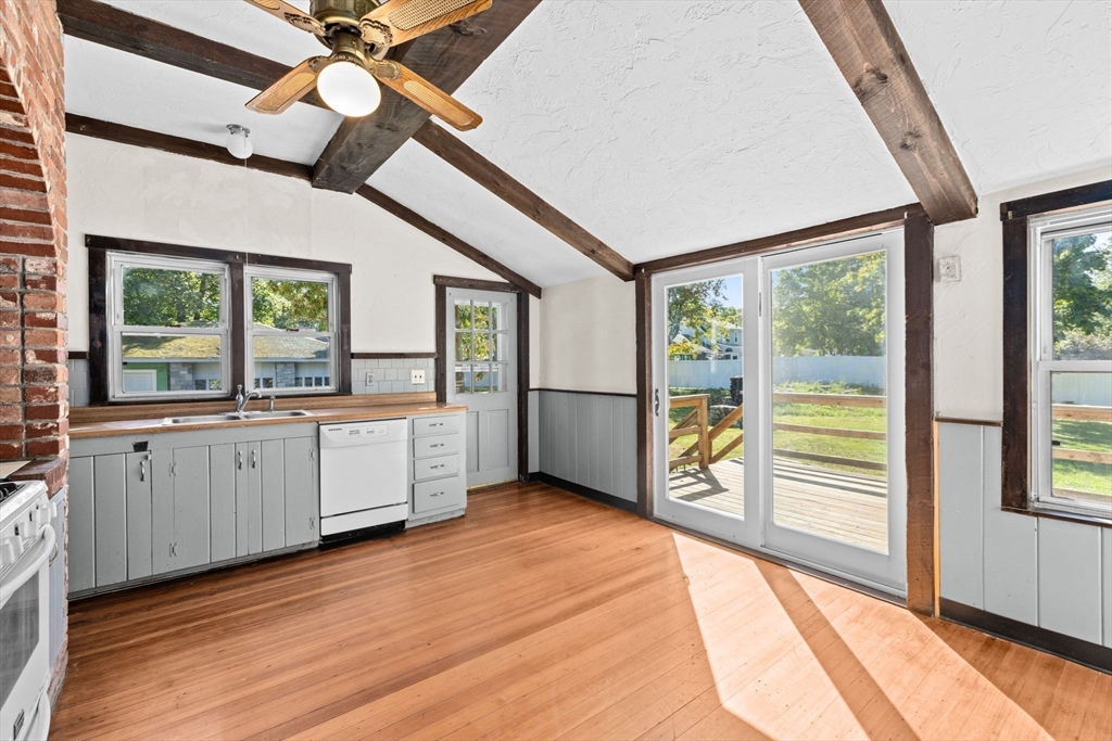 114 Hull Street Hingham, MA 02043 - Photo 4 of 27
