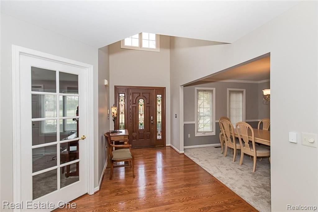 3861 Beechcrest Road Rochester Hills, MI 48309 - Photo 2 of 29