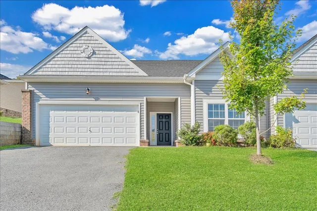 a view of a house with backyard and garden