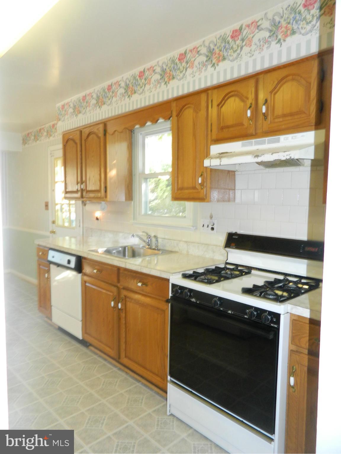 1312 Rolling Rd. Catonsville, MD 21228 - Photo 11 of 30 Kitchen