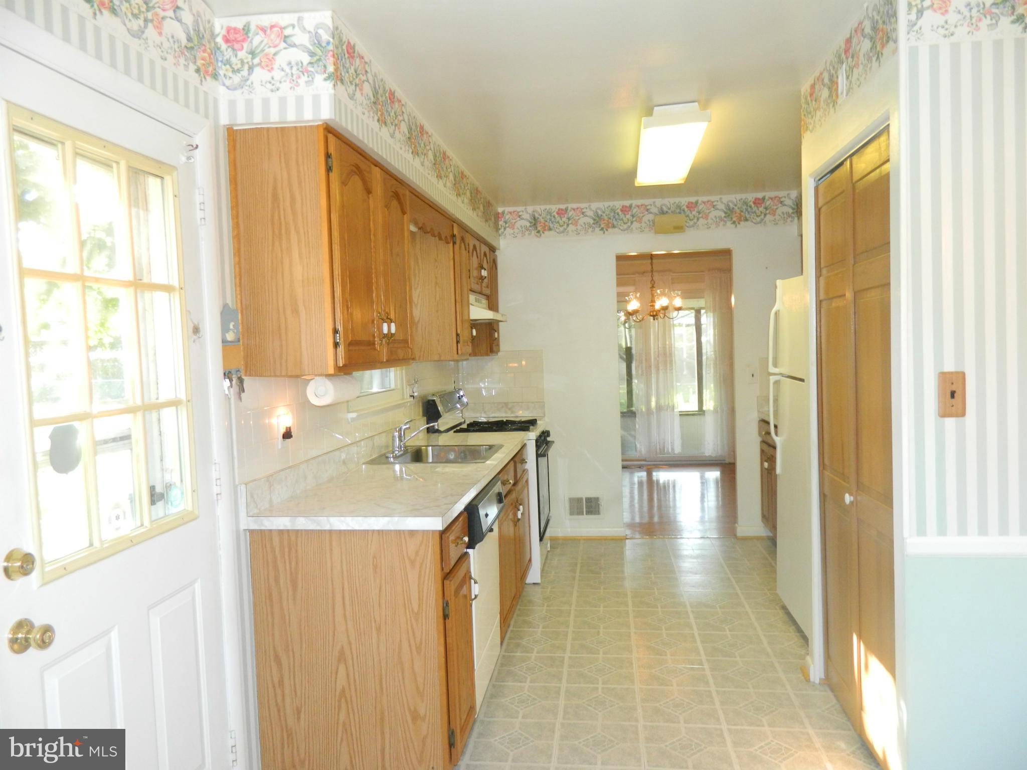 1312 Rolling Rd. Catonsville, MD 21228 - Photo 8 of 30 Kitchen