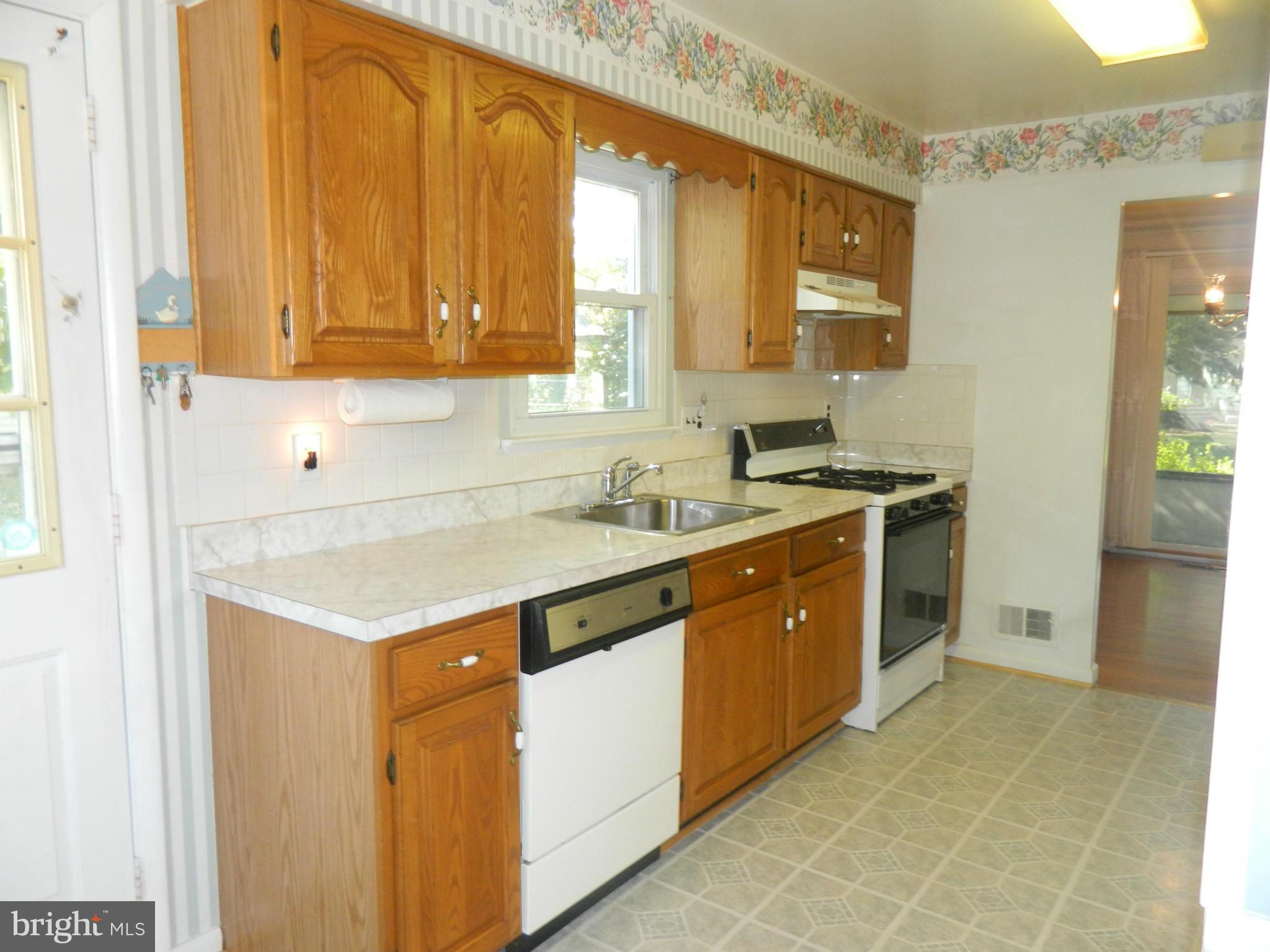 1312 Rolling Rd. Catonsville, MD 21228 - Photo 9 of 30 Kitchen