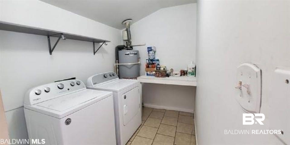 317 Syracuse Street Mobile, AL 36608 - Photo 24 of 27 Large laundry room with washer/dryer