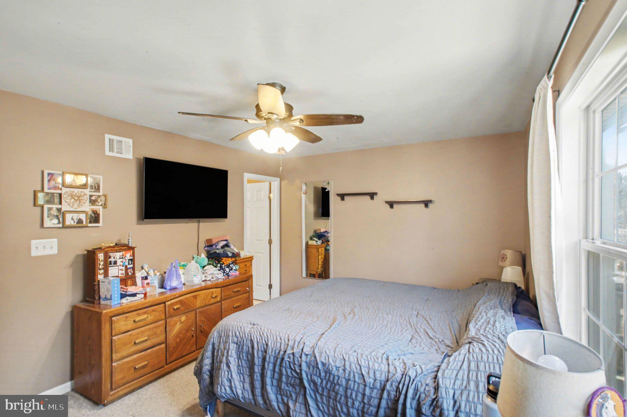 46 Morton Ridge Warrenton, VA 20186 - Photo 17 of 40 a bedroom with a bed and a flat screen tv