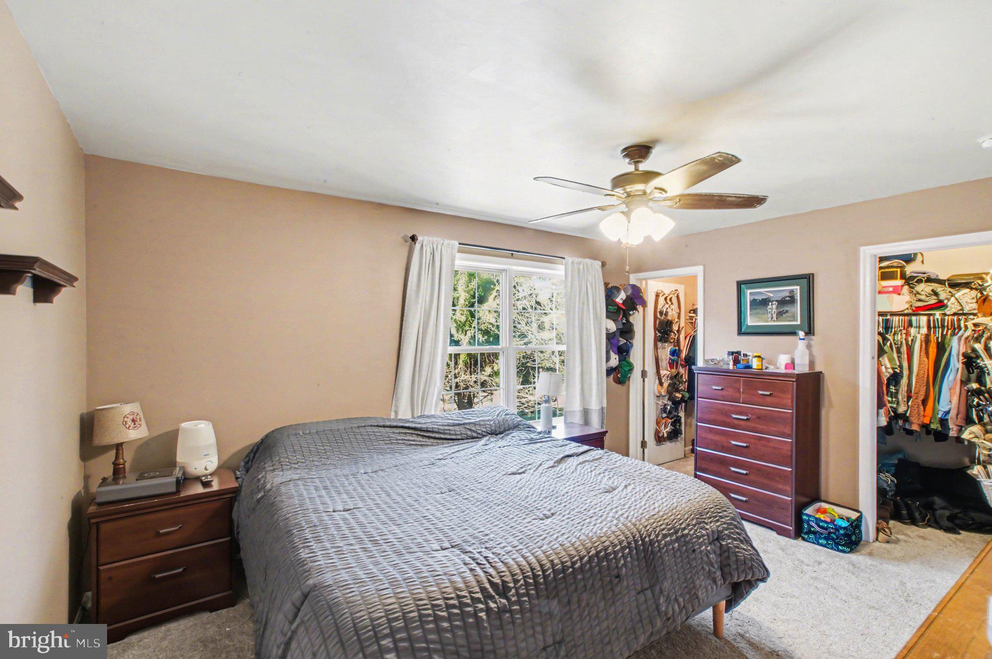 46 Morton Ridge Warrenton, VA 20186 - Photo 19 of 40 a bedroom with a bed and a bookshelf with the wooden floor