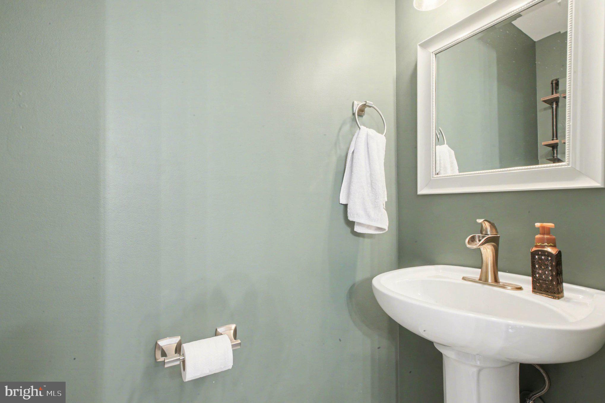46 Morton Ridge Warrenton, VA 20186 - Photo 30 of 40 a bathroom with a sink and a mirror